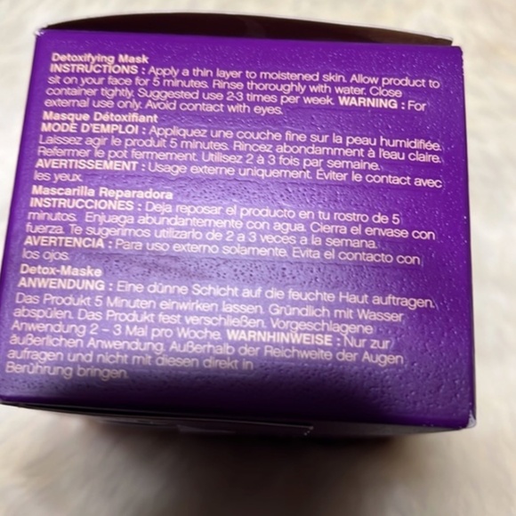 Younique Royalty Skincare Detoxifying Mask Charcoal Infused New in Box 50ml - Picture 3 of 9